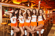 HOOTERS.png