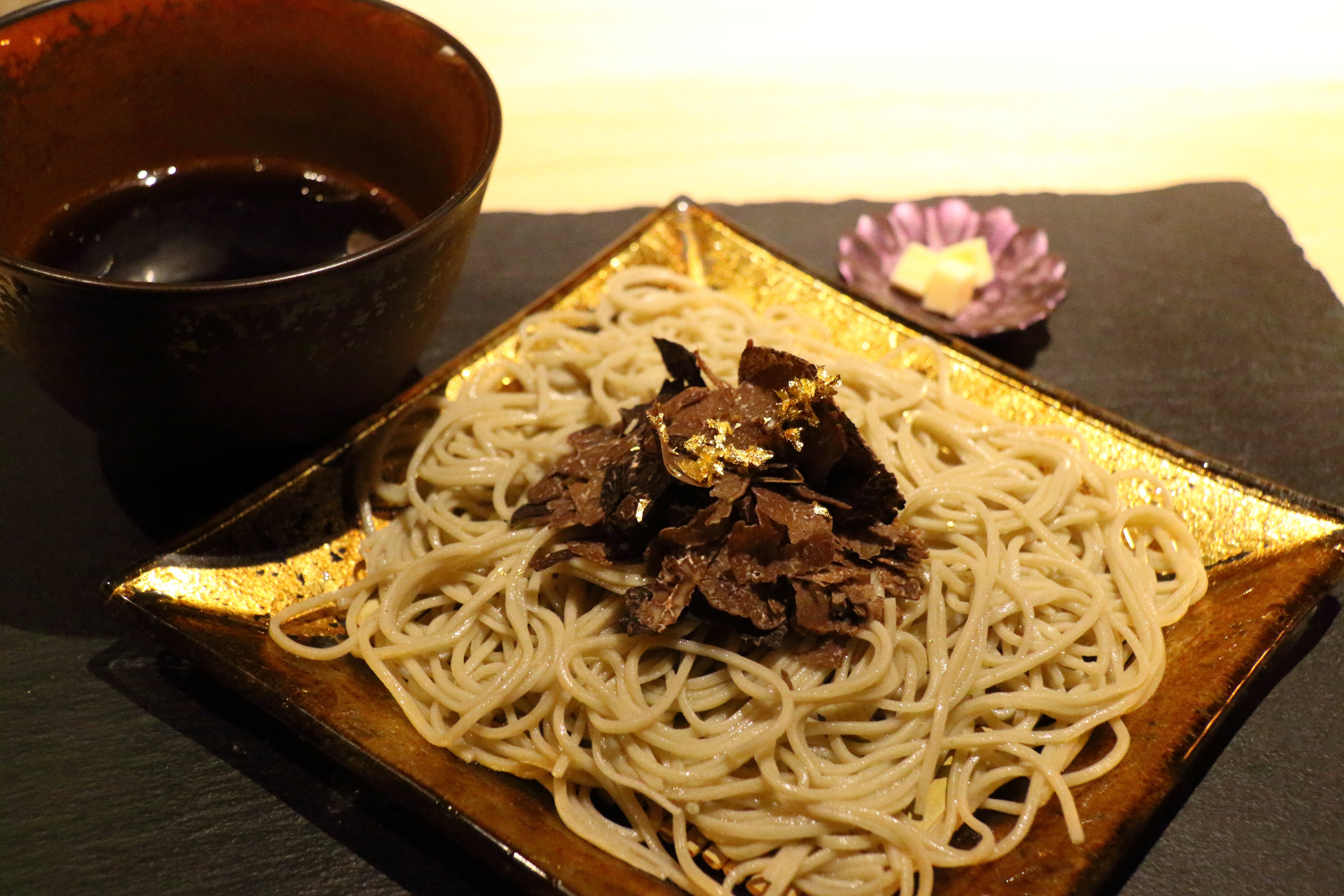 日本の蕎麦　豪華特装版 日本一高い蕎麦を出す、日本初のトリュフ蕎麦専門店が北新地に登場