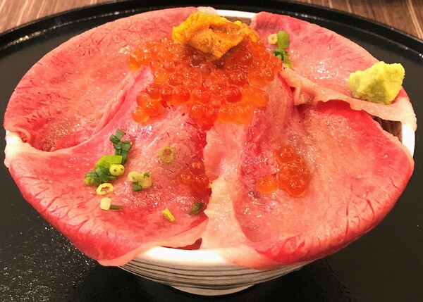 肉ドレス海鮮丼２.jpg