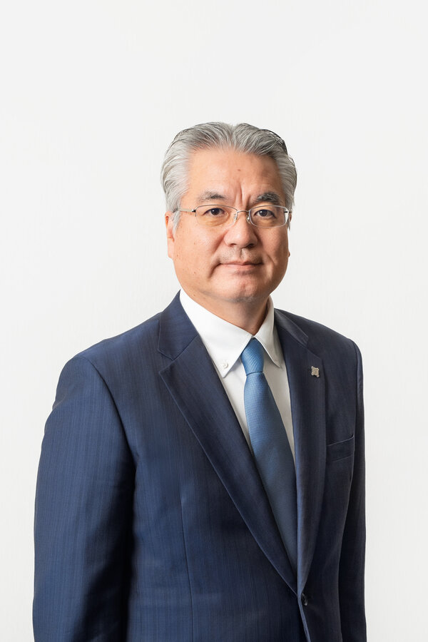 １、資さんうどん・崎田会長.jpg